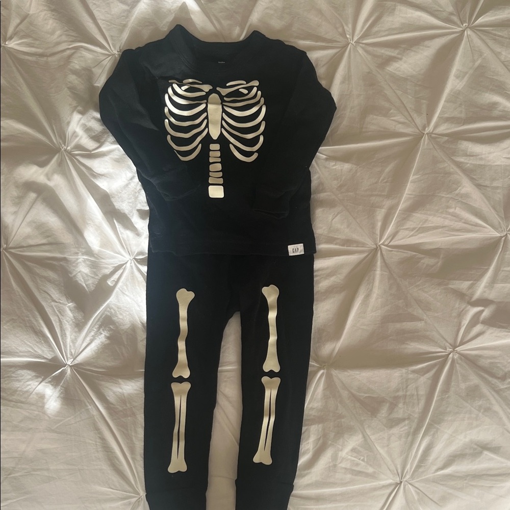 Baby GAP Black Glow-in-the-Dark Skeleton Pajama Set